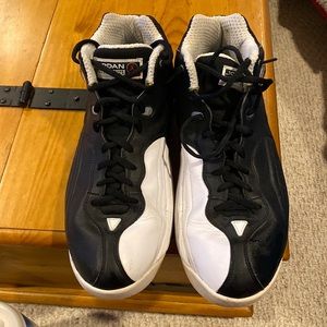 Jordan Men's Black and White Sneakers